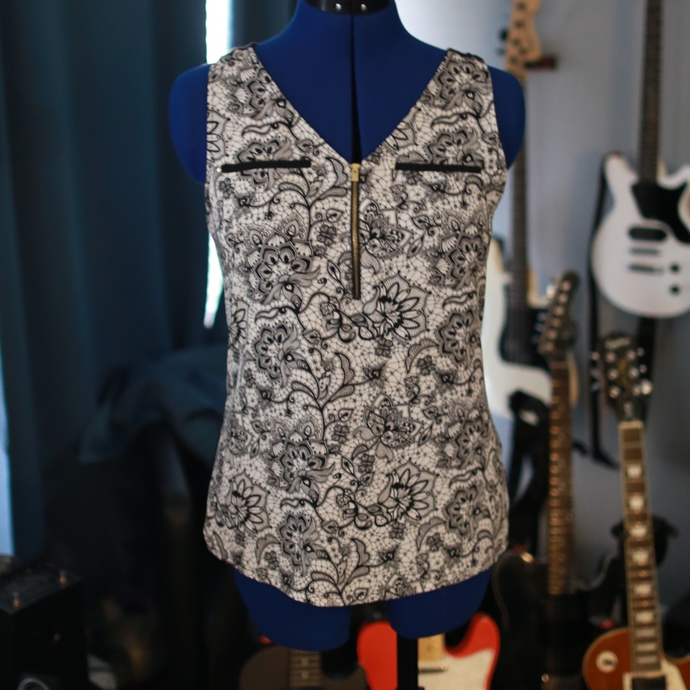 COPY - Express V-Neck Zip-Front Tank - Medium